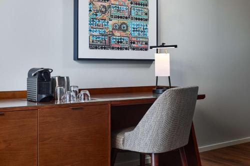 the bankers alley hotel nashville tapestry collection by hilton