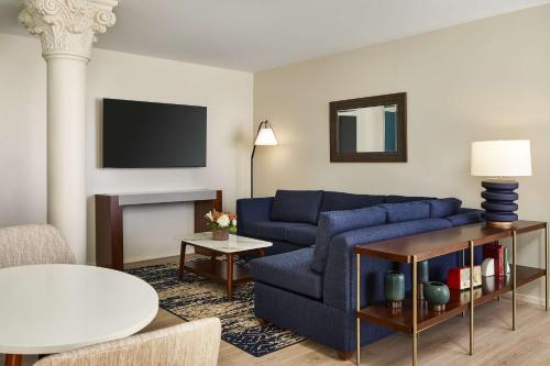 the bankers alley hotel nashville tapestry collection by hilton