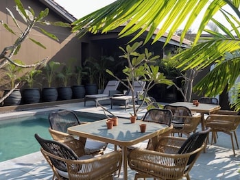 Red Thread Morjim,Goa>>Chopdem,3 star