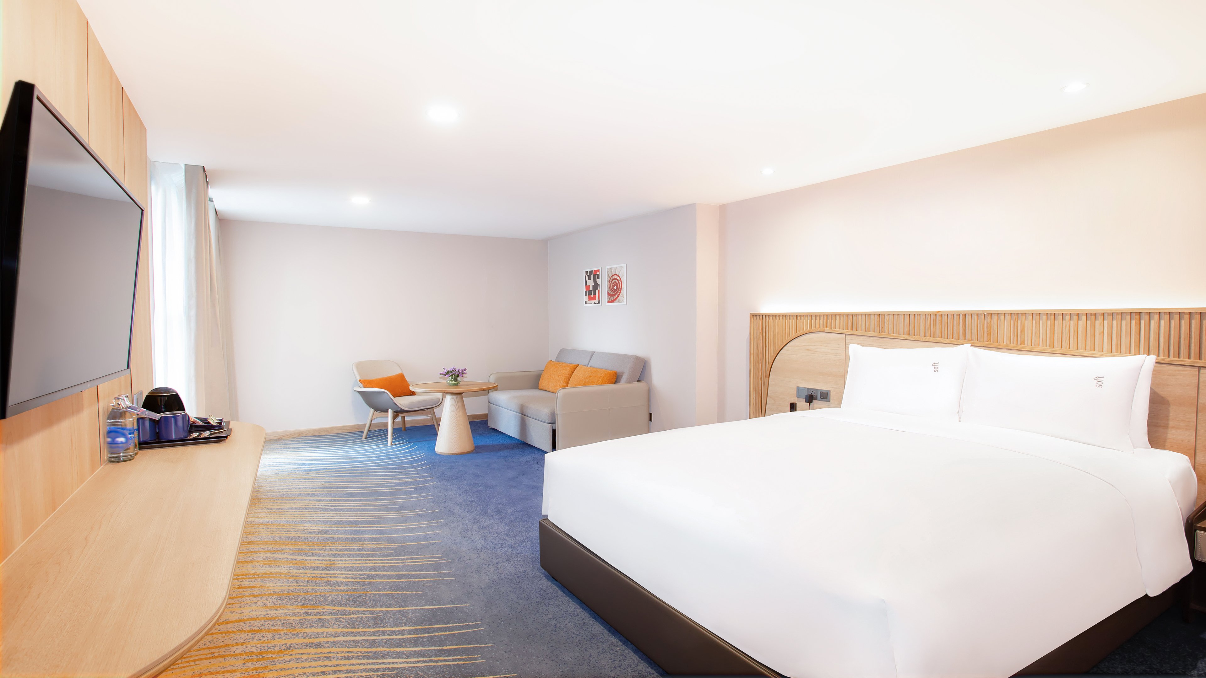 holiday inn express and suites bangkok central pie