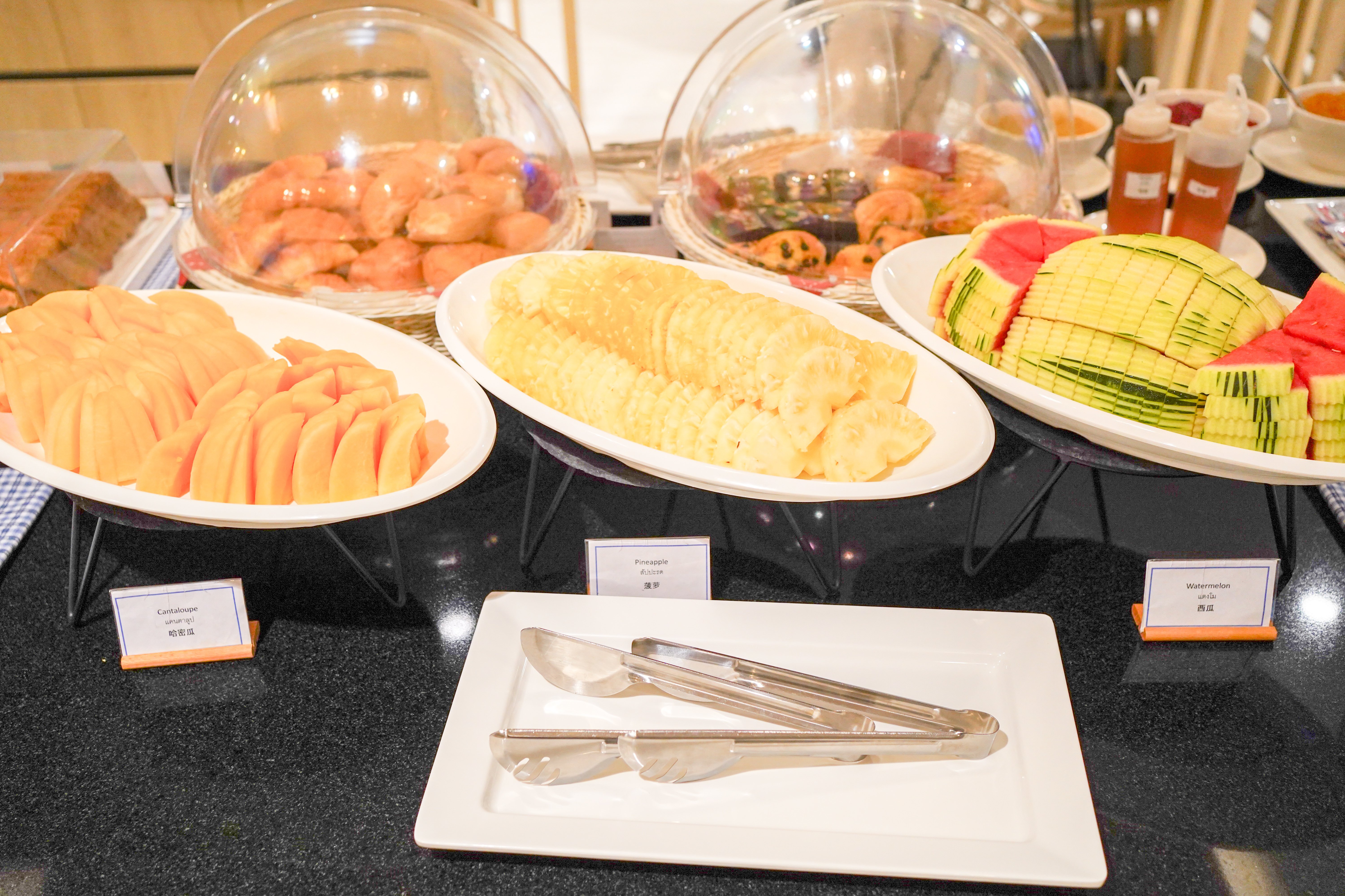 holiday inn express and suites bangkok central pie
