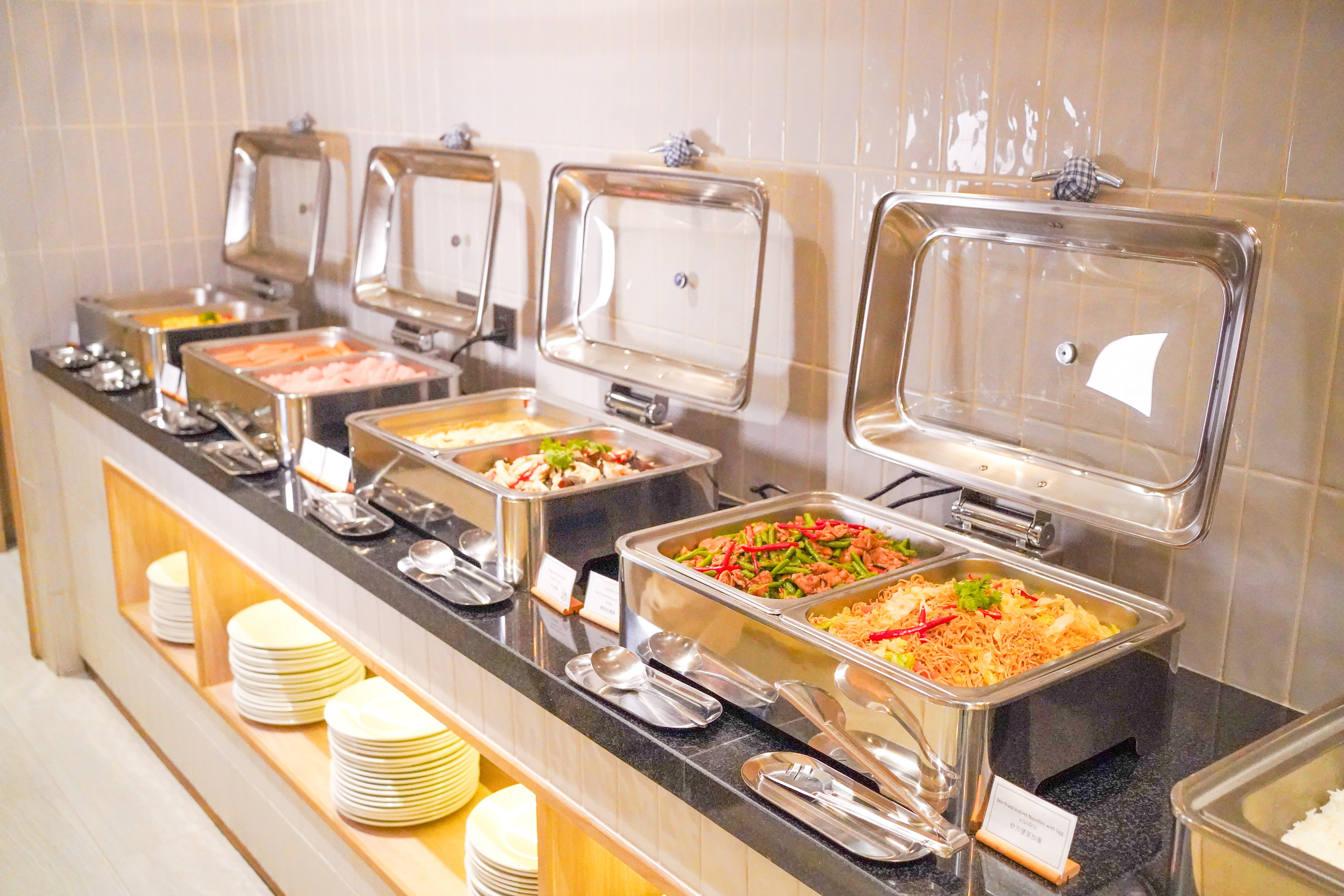 holiday inn express and suites bangkok central pie