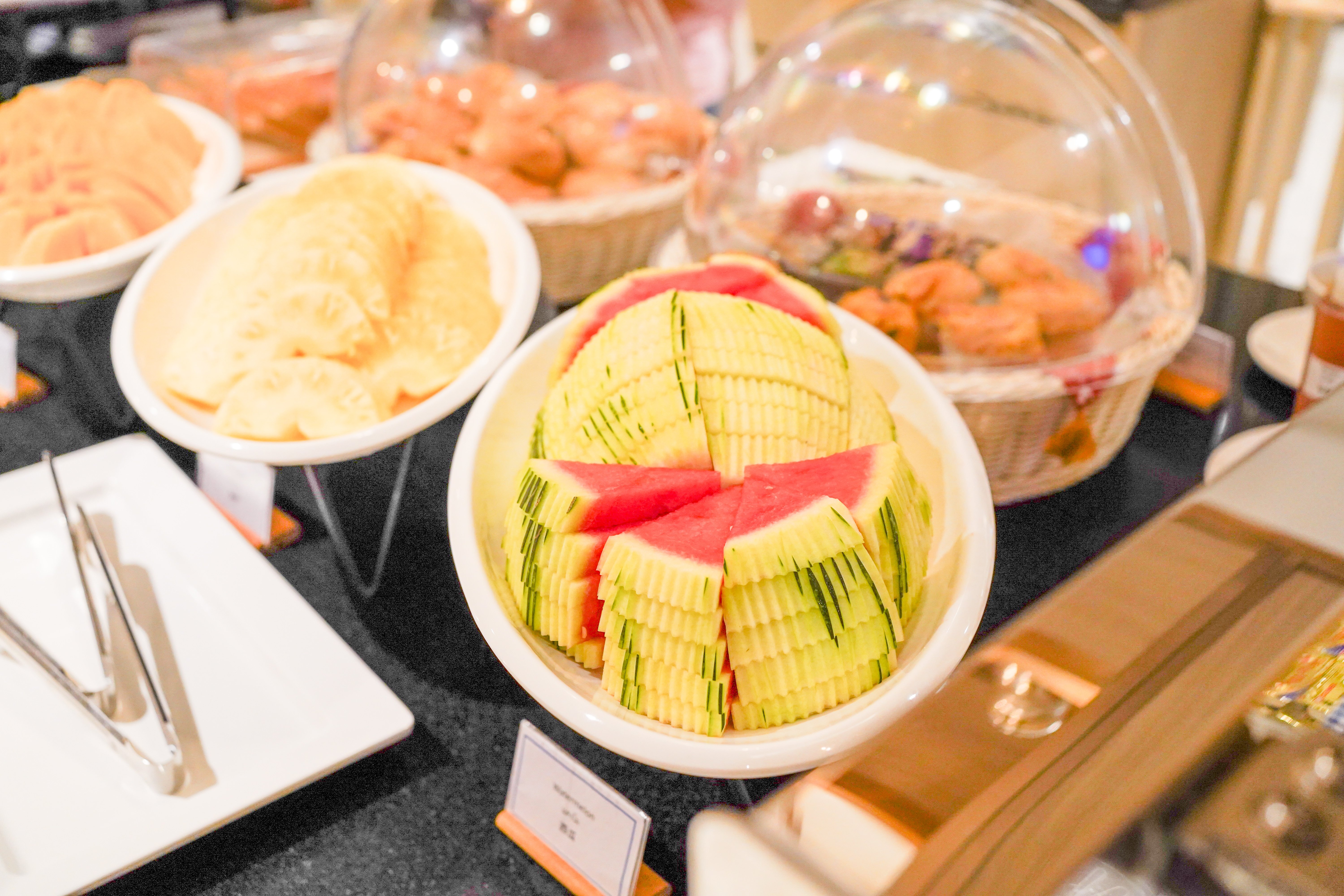 holiday inn express and suites bangkok central pie