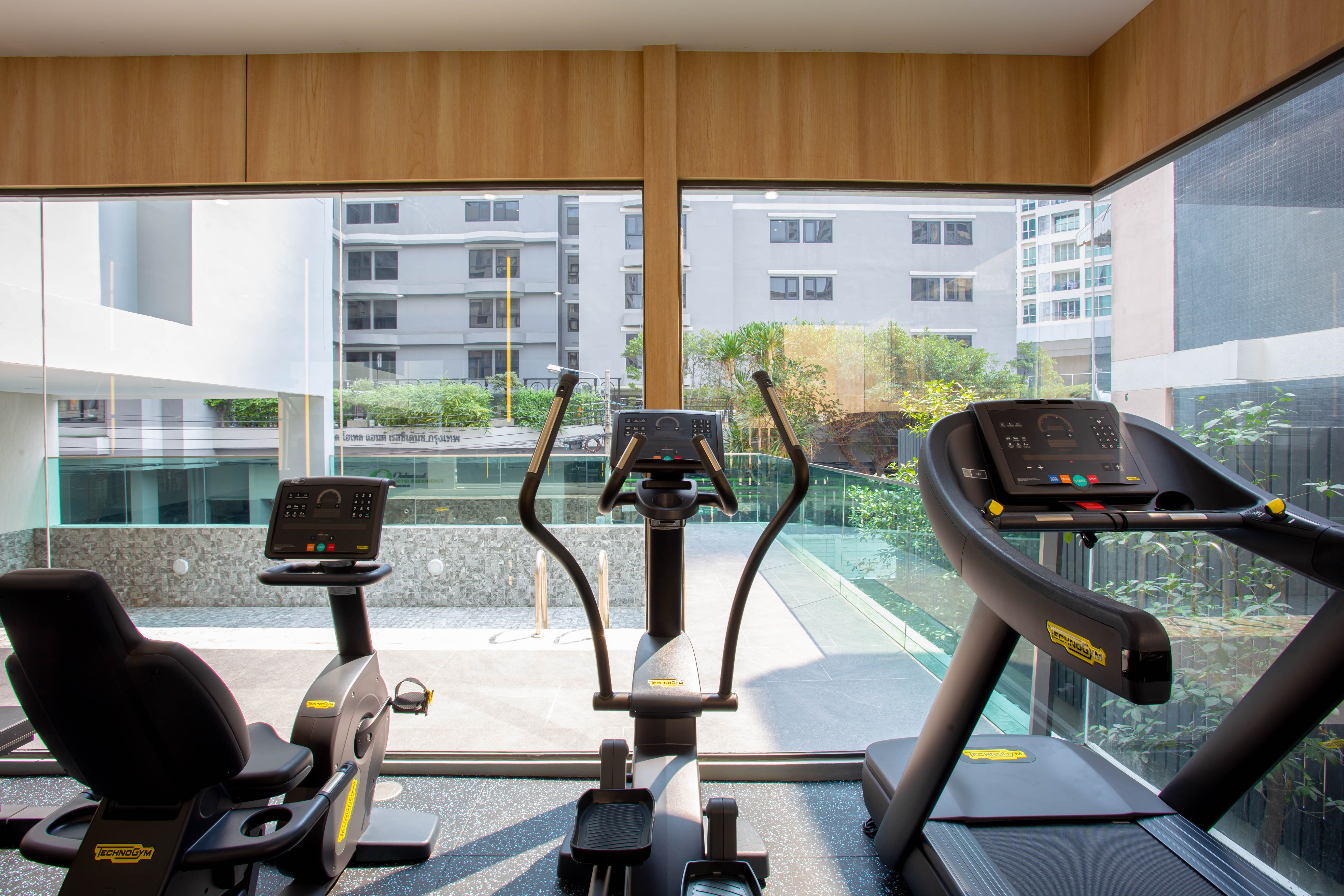 holiday inn express and suites bangkok central pie