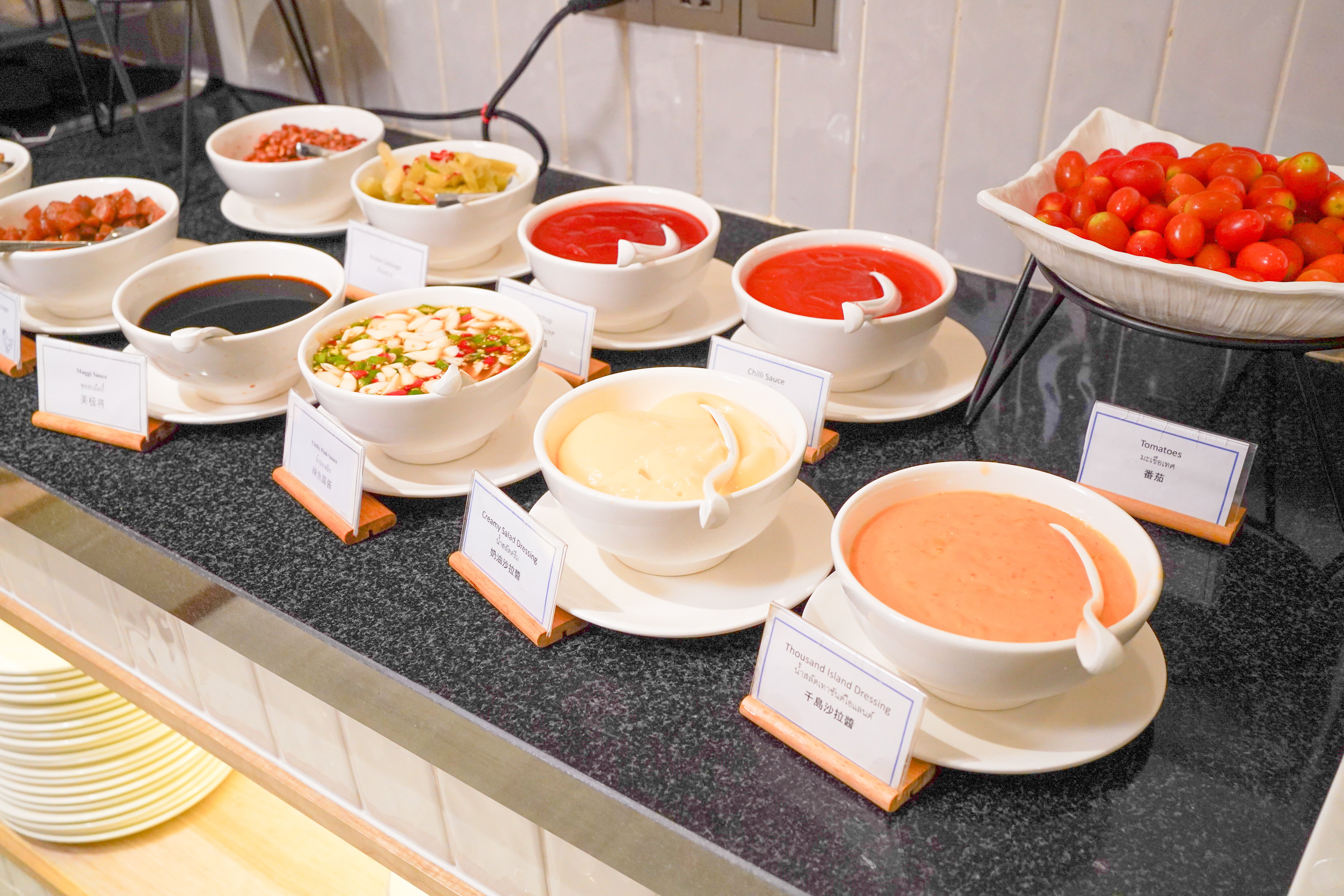 holiday inn express and suites bangkok central pie