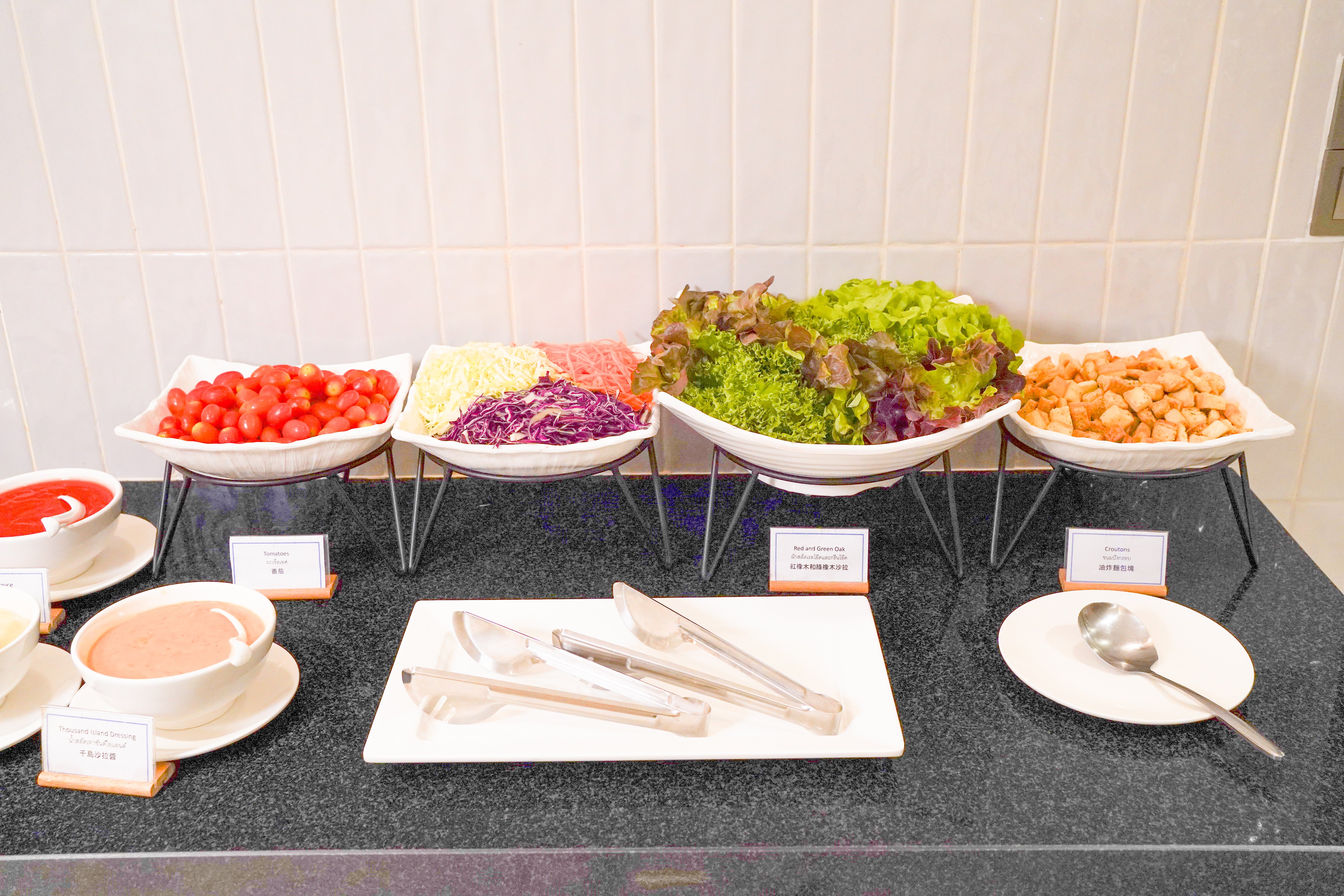 holiday inn express and suites bangkok central pie