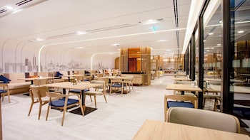 holiday inn express and suites bangkok central pie