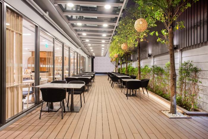 holiday inn express and suites bangkok central pie