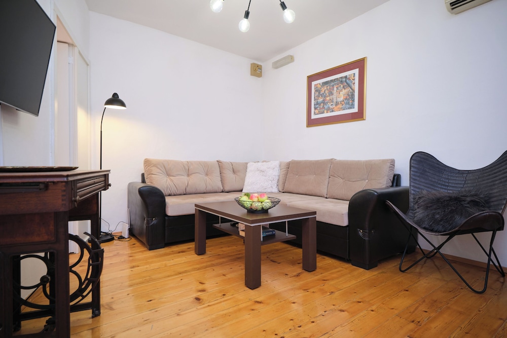 apartment galeriana palace