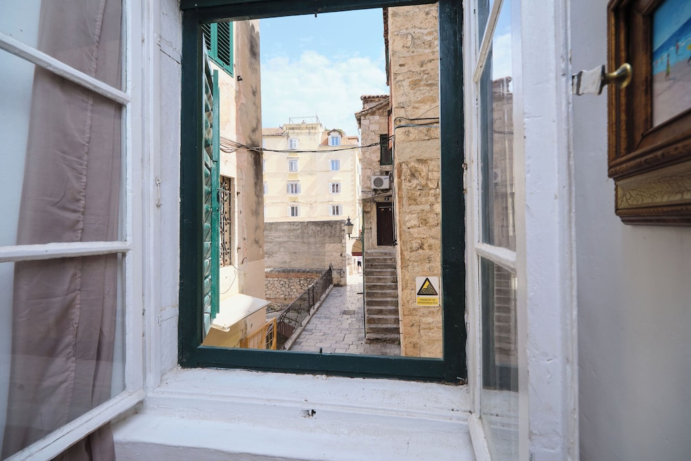 apartment galeriana palace