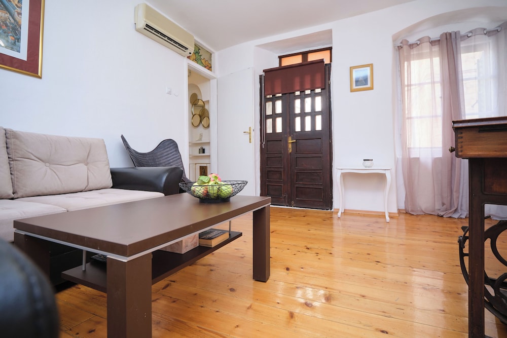 apartment galeriana palace