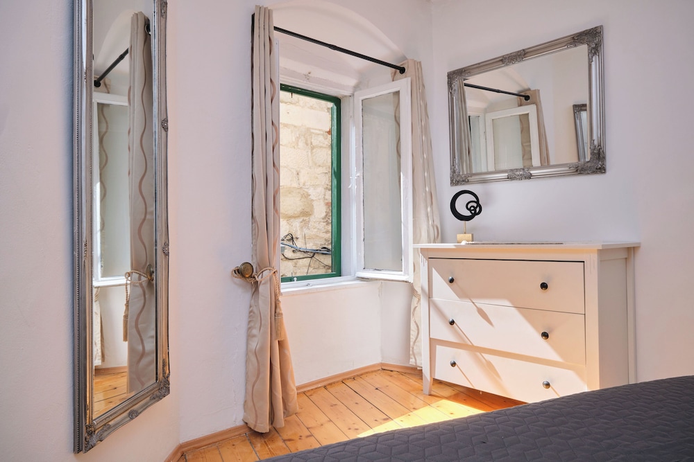 apartment galeriana palace