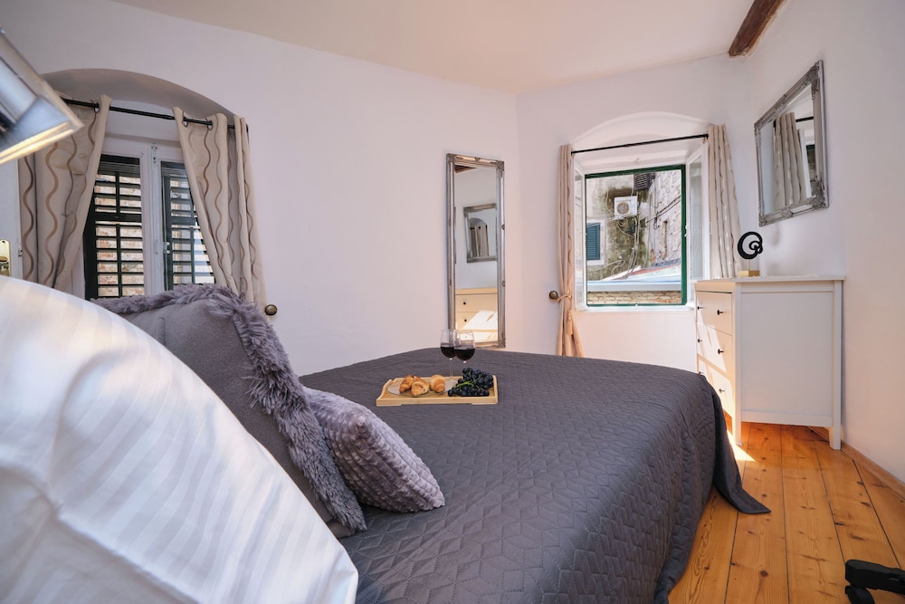 apartment galeriana palace