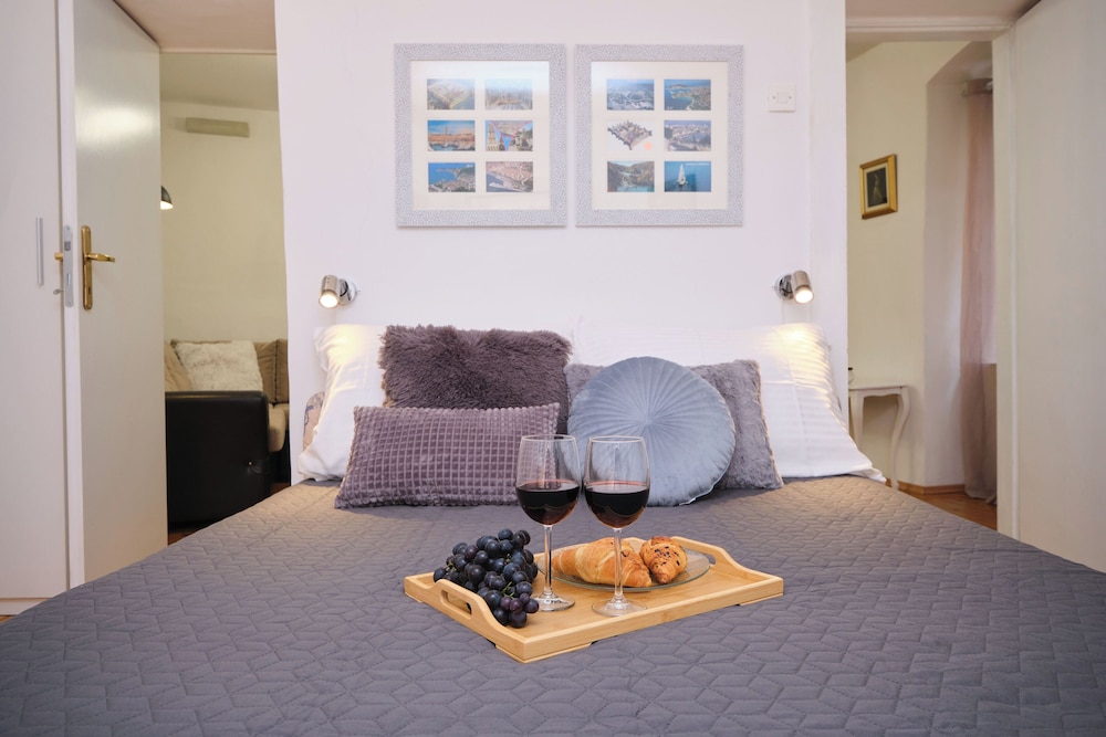 apartment galeriana palace