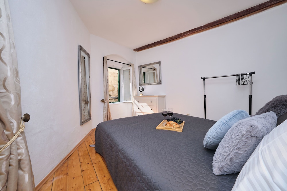 apartment galeriana palace