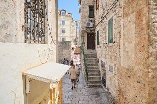 apartment galeriana palace