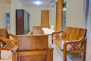 spot on 91756 alif house syariah