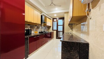 bluo 3bhk golf course road balcony lift