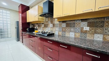 bluo 3bhk golf course road balcony lift