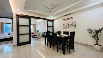 bluo 3bhk golf course road balcony lift