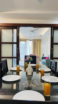 bluo 3bhk golf course road balcony lift