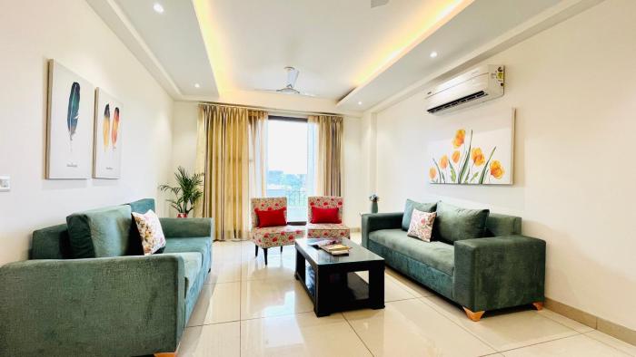 bluo 3bhk golf course road balcony lift