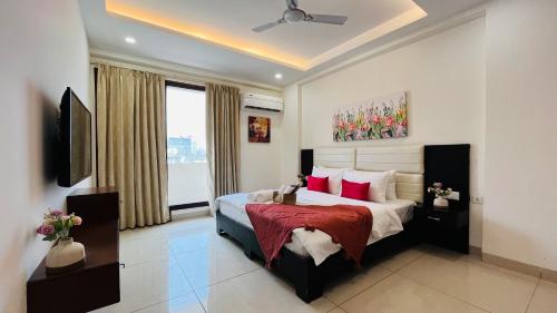 bluo 3bhk golf course road balcony lift