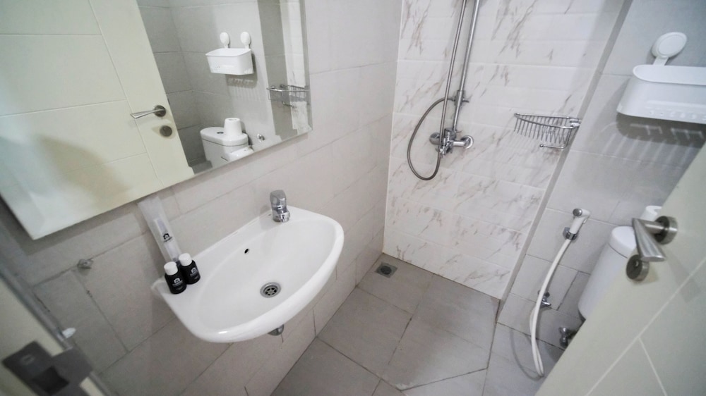 comfy studio no kitchen apartment at benson supermall mansion