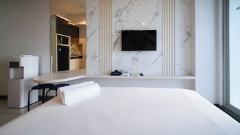 comfy studio no kitchen apartment at benson supermall mansion