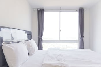 fancy and nice 2br apartment at tokyo riverside pik 2