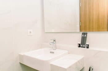 nice and elegant 1br loft at the smith alam sutera apartment