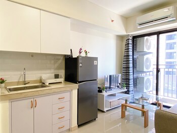 comfortable designed and minimalist 2br at meikarta apartment
