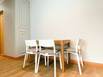 comfort 2br at crown court executive condominium apartment