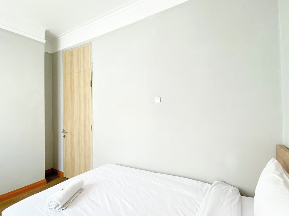 comfort 2br at crown court executive condominium apartment