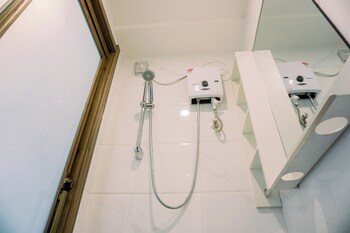 warm and simply studio room sky house alam sutera apartment