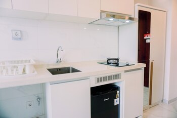 warm and simply studio room sky house alam sutera apartment