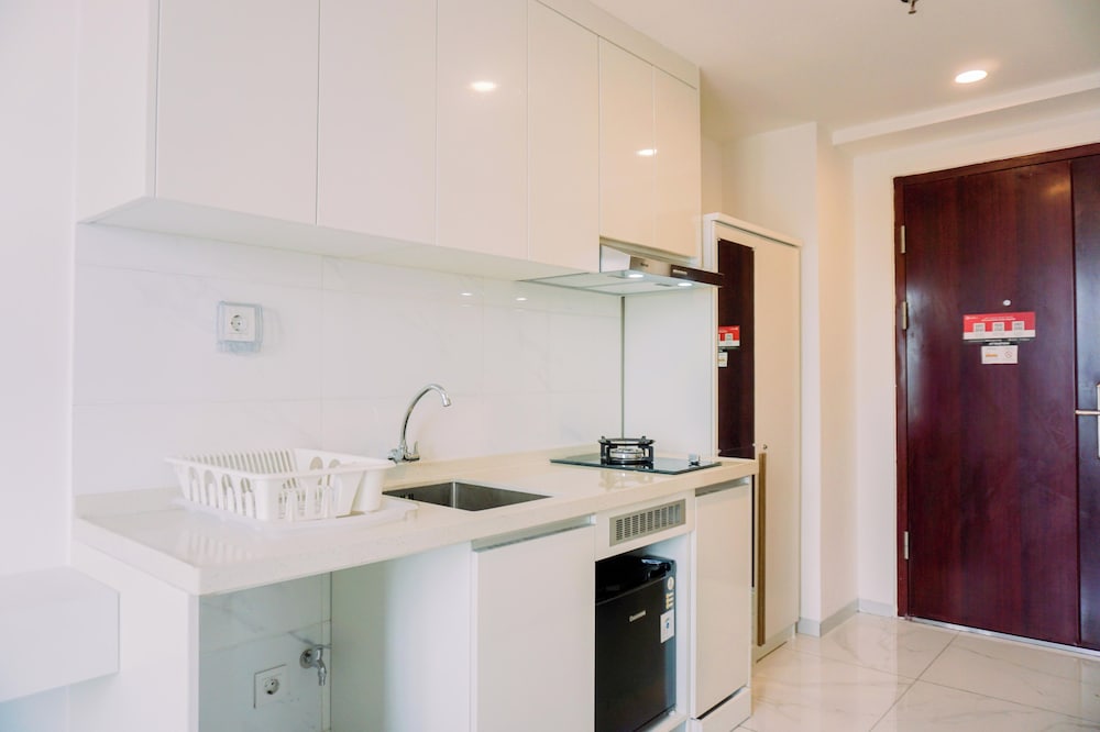 warm and simply studio room sky house alam sutera apartment