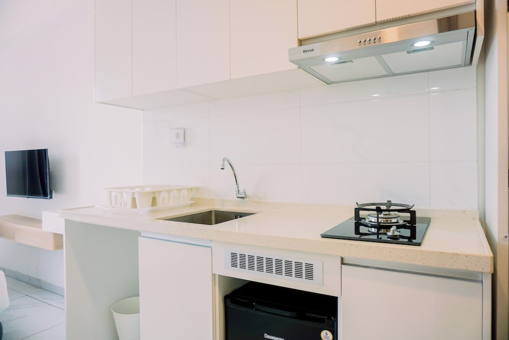 warm and simply studio room sky house alam sutera apartment