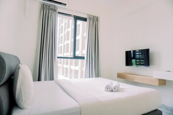 warm and simply studio room sky house alam sutera apartment