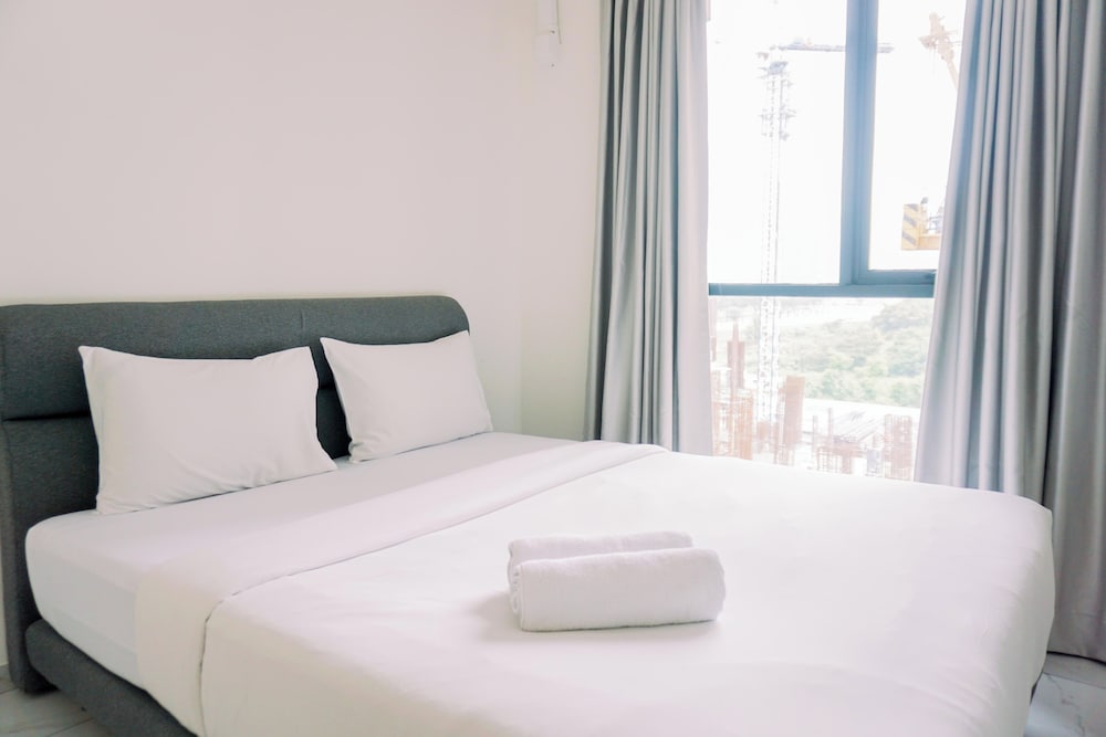 warm and simply studio room sky house alam sutera apartment