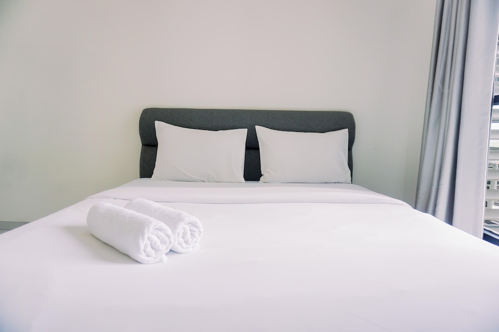 warm and simply studio room sky house alam sutera apartment