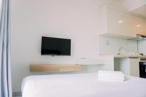 warm and simply studio room sky house alam sutera apartment