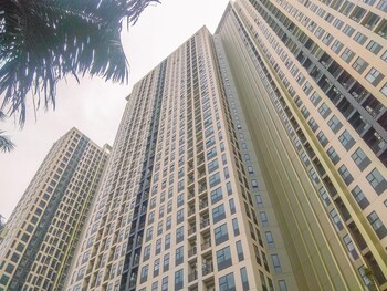 modern look and homey 2br transpark cibubur apartment near mall