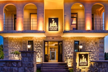 cappadocia pyramid stone house