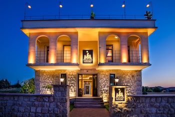 cappadocia pyramid stone house