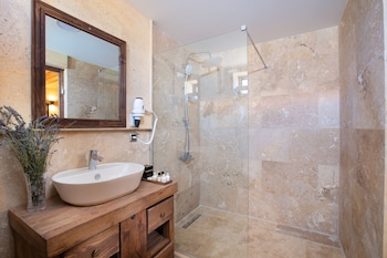 cappadocia pyramid stone house