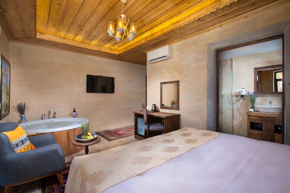 cappadocia pyramid stone house