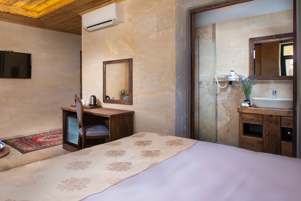 cappadocia pyramid stone house