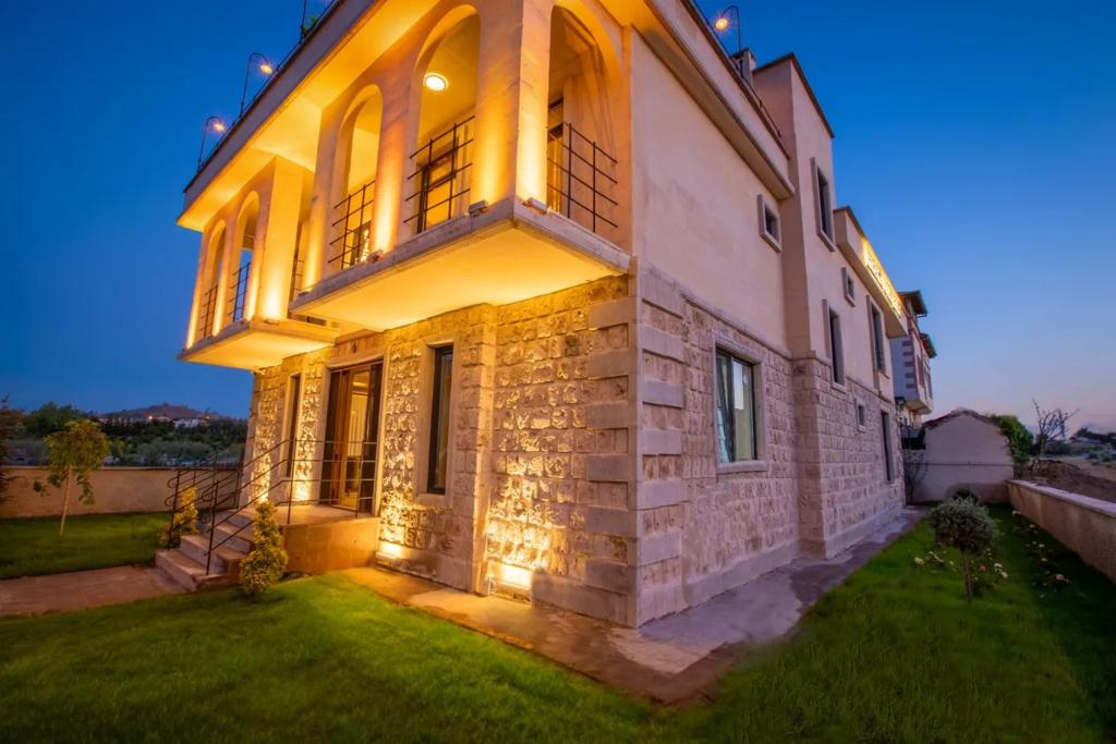 cappadocia pyramid stone house