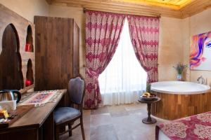 cappadocia pyramid stone house